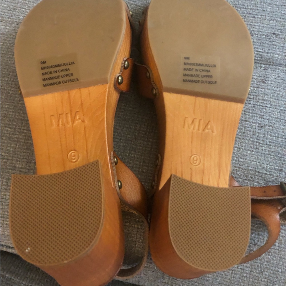 MIA Susan platform clogs in brown crisscross straps and an ankle buckle Size 9 - Picture 4 of 4